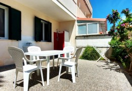 Villetta a Torre dell'Orso con Giardino e Posto Auto