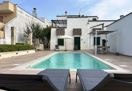 Dimora Saracinine Storica Dimora con Piscina e Giardino esclusivi a due passi da Torre dell'Orso